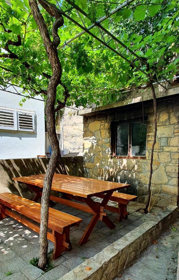Apartment Mlija Omis Exterior photo